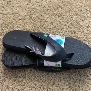 NWT Women’s sanuk flip flops